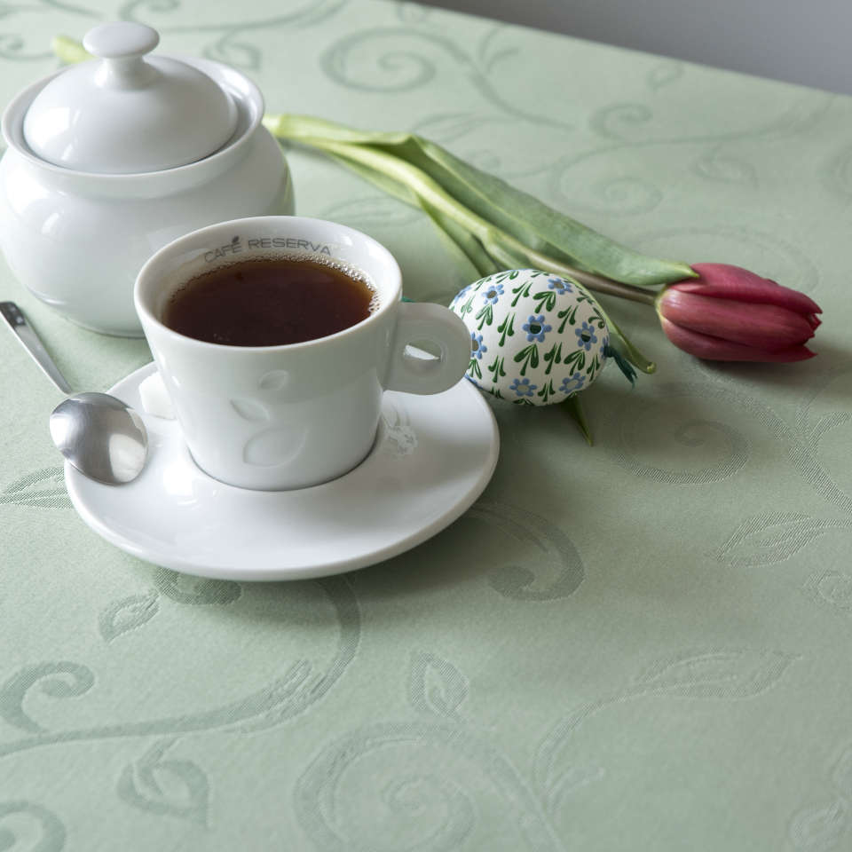 Svěží zelený jarní ubrus SCANquilt ozdobí každý stůl. Ubrus je opatřen protišpinivou teflonovou úpravou, takže skvrny nemají šanci!