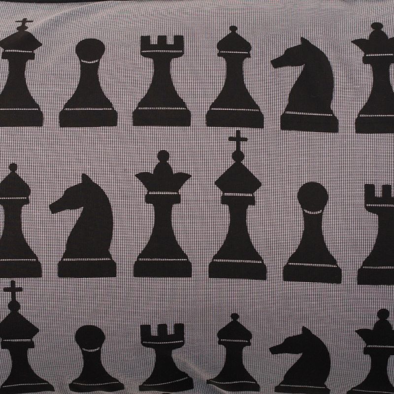 povlak SMART šachy šedočerná dekorační povlak na polštářek s vytkanou jemnou kostkou a šachovými figurkami, zadní strana bez vzoru - černá 4886L