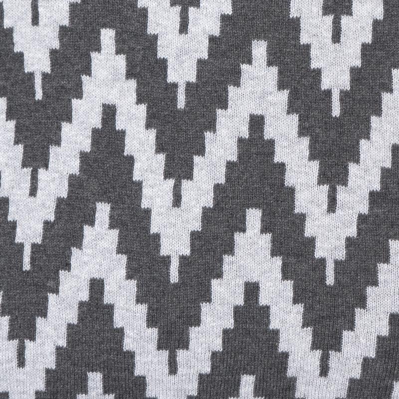 pletený povlak DESIGN zik zak šedošedá pletený povlak na polštářek s geometrickým motivem, vzor je na obou stranách stejný 12747L