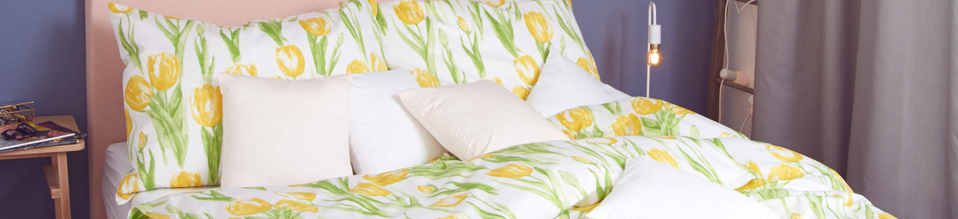 světlé povlečení s tulipány SCANquilt, fotka na reálné posteli