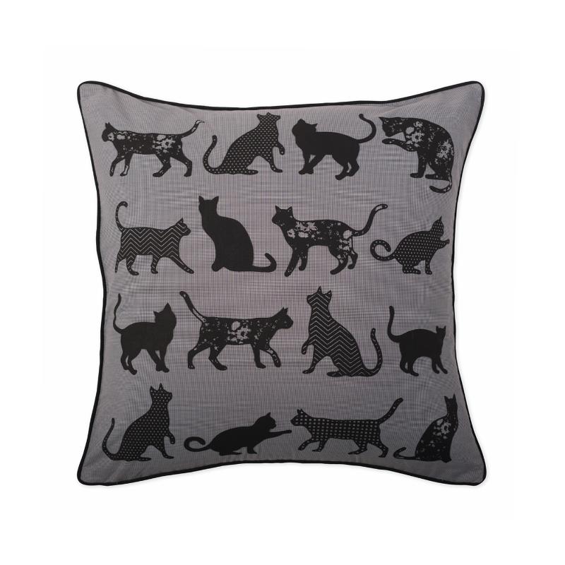 povlak SMART cats patch šedočerná dekorační povlak na polštářek s jemnou vytkanou kostičkou a tištěným motivem koček, zadní strana bez vzoru - černá