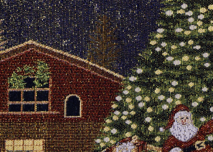 povlak MOTIV santa strom modrozelená Vánoční povlak na polštář se Santou, přední strana protkána efektní lurexovou nití pro jemný lesk s barevně tkaným vzorem, zadní strana bez vzoru tmavě modrá. 6030L